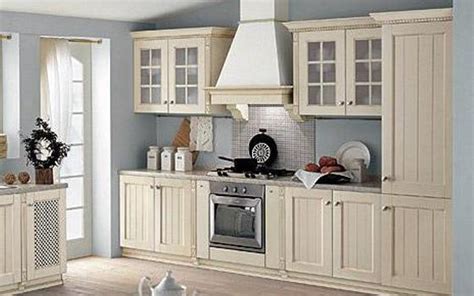 Para este proyecto elegimos un acabado para las puertas blanco brillo, combinado con una encimera en silestone color azul stellar, pero sin duda lo mas. cocina-ruatica-color-blanco-envejecido | Muebles de cocina ...