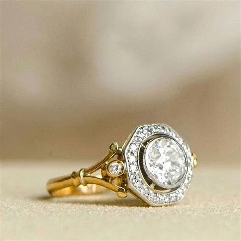 Linking words (connecting words) are something we need to know in any style of writing, because it helps the reader to follow the flow of what you are saying. EstateDiamondJewelry on Instagram: "Describe this ring ...
