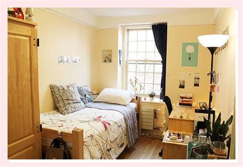 Linas Dorm Room At Yale Cool Dorm Rooms Dorm Rooms Room