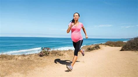 Running While Pregnant Its Safety Benefits And Tips