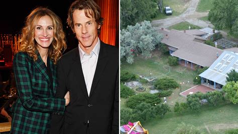 Julia Roberts And Husband Danny Moders Unusual Living Situation With