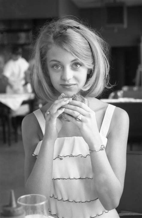goldie hawn style evolution from comfy shift dresses to body conscious styles photos