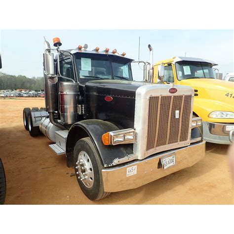 2006 PETERBILT 379 Day Cab Truck