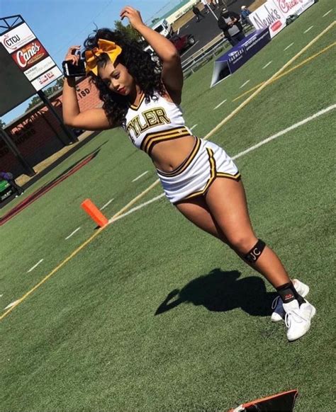 Pin By Ⓓⓐⓢⓘⓐ Ⓐⓡⓜⓞⓝⓘ On My Heart Beats In Eight Counts Black Cheerleaders Cheer Outfits