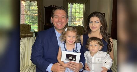 Gov Ron Desantis First Lady Casey Desantis Announce Pregnancy Wsvn