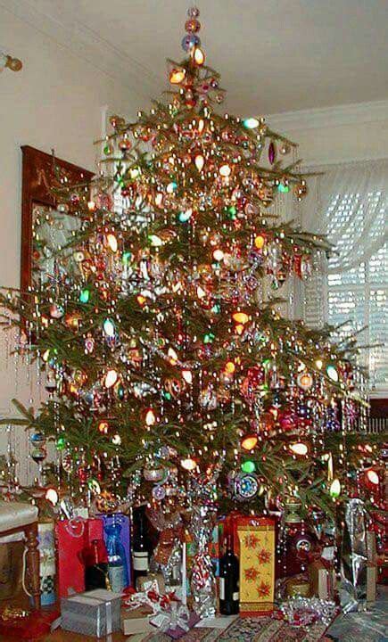 60 Vintage Christmas Tree Decorations That Are A Brilliant Blend Of