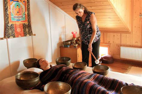 klangschalen massage ganzkoerper nepal klangwelt
