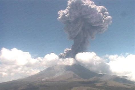 Mexicos Popocatepetl Volcano Spews Ash 4km Into Air Video