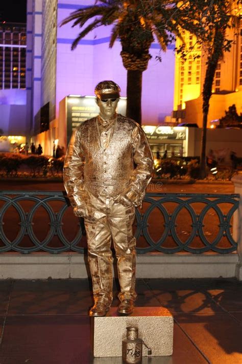 Street Performer In Las Vegas Human Gold Statue Editorial Stock Image