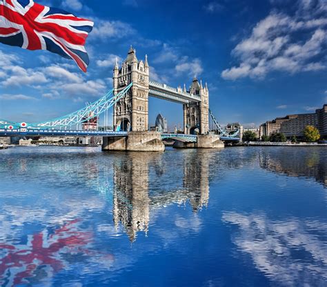 Die bekanntesten london sehenswürdigkeiten sind natürlich die tower bridge, buckingham palace, tower of london, big ben, london eye, the shard, palace of. London Heathrow airport bus, getting to and from the airport