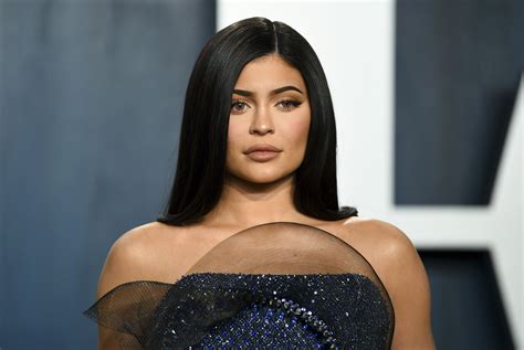 Kylie Jenner Forbes Spar Over Story On Billionaire Status Ap News