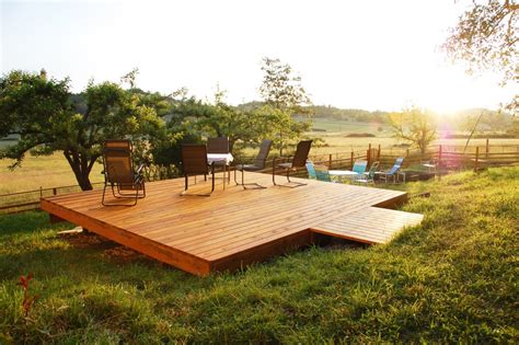 This post is for homeowners who are looking for covered deck ideas to spruce up their backyard. Choosing The Right Deck For Your Wine Country Backyard