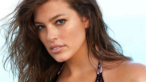 watch these hilarious outtakes from ashley graham s si swimsuit cover shoot in turks and caicos
