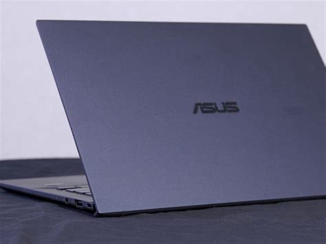 Asus Expertbook B9 Lightweight Laptop Has A 24 Hour Battery Life