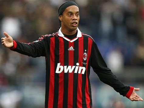 Huntelaar and pato for a splendid rossonero comeback at florence. Kit Collection - My Soccer Jersey Collection: AC Milan ...