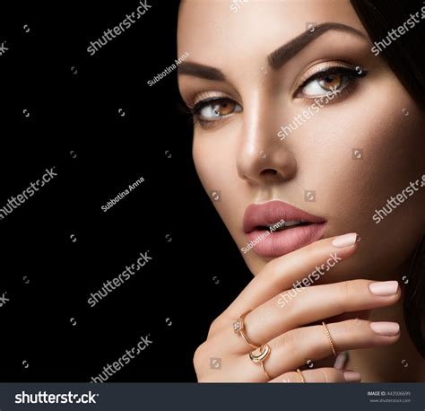 Schöne Frau Gesicht Porträt Einzeln Auf Stockfoto 443506699 Shutterstock