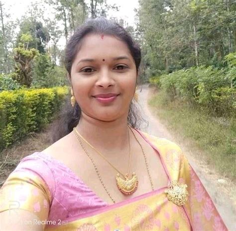 Pin By Ravi Upadhyay On Selfi Aunty In Indian Natural Beauty