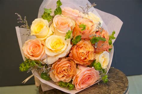 1 Dozen Roses Assorted Bright Cheerful Colors In Montclair Nj Rosaspina