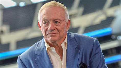 Jerry Jones Objects The National Anthem Player Protests The Source