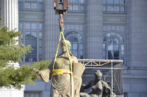 Missouri Capitols Roman Goddess Statue Removed For Repairs Fox 2