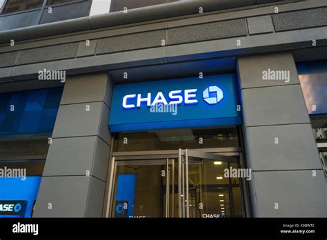 Chase Bank Card Hi Res Stock Photography And Images Alamy