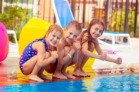 21 Epic Pool Party Ideas For All Age Groups Hipinvites