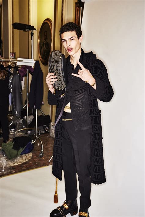 Sonny Vandevelde Versace Aw1819 Men Fashion Show Milan Backstage