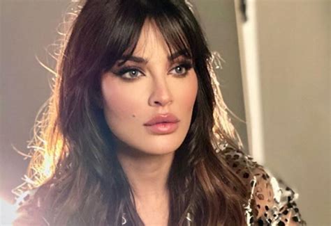 تابعوا حسابنا لمعرفة جميع أخبار الممثّلة اللبنانيّة نادين نسيب نجيم #يوميّات_نادين_نسيب_نجيم @nadinenjeim. شاهد..آثار إصابة نادين نجيم في وجهها عقب انفجار مرفأ بيروت ...