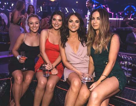 Nachtlokal ägyptisch Unverändert Las Vegas Party Girls Allmählich In Menge Fackel