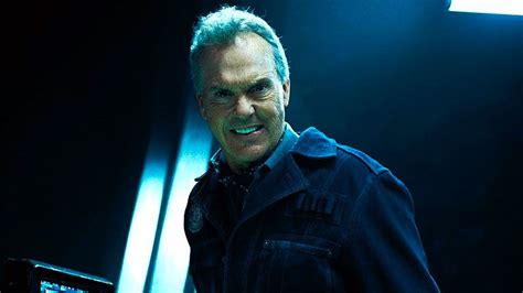 first look at michael keaton s bruce wayne in the flash revealed