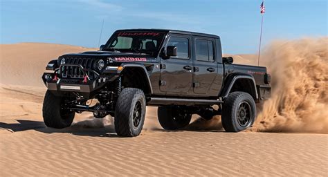 Hennesseys Maximus ‘1000 Jeep Gladiator Hellcat Kicks Up Sand During