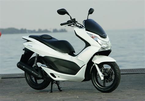 Покупка, обслуживание, honda pcx 125 в таиланде. Fahrbericht Honda PCX 125: Optimierter Bestseller - Magazin