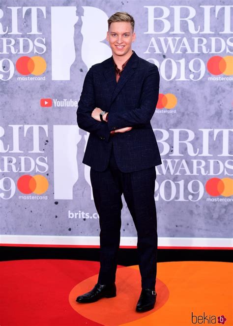 George Ezra En La Alfombra Roja De Los Brit Awards 2019 Famosos En