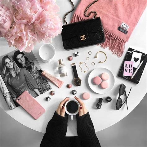 Popular composition setups for apparel and clothing photos. Flatlays (@flatlays) στο Instagram: "🌸☕️💕 by @phoebesoup" | Flatlay, Flat lay photography, Blog ...