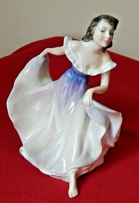 Royal Doulton Pretty Lady Figurine A Gypsy Dance Hn2230 England Mint