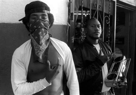 Incredible Photos Show Las Notorious Crips Gangsters Posing With Drugs