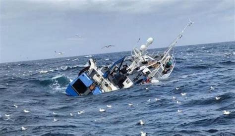 Kapal Ladang Pertiwi Tenggelam Di Selat Makassar Ada 43 Penumpang 7