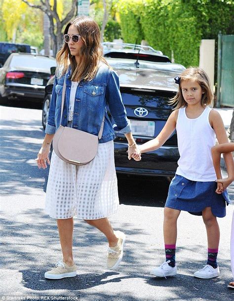 Jessica Alba Spends Bonding Time With Her Daughters And Hubby In La Jessica Alba Denim Chic