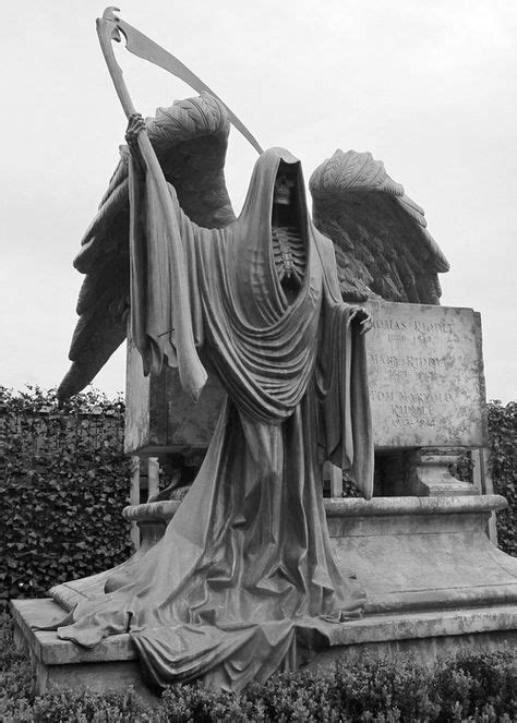 One Creepy Weeping Angel Grave Sites And Cemetaries Cemetery Statues