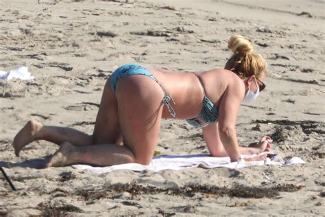 Britney Spears Sunbathing On The Beach In Malibu With Her Security Guard 40 Photos The