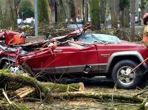 Heavy Rain And High Winds Pummel Portland Oregon Leaving Thousands Without Power Earth