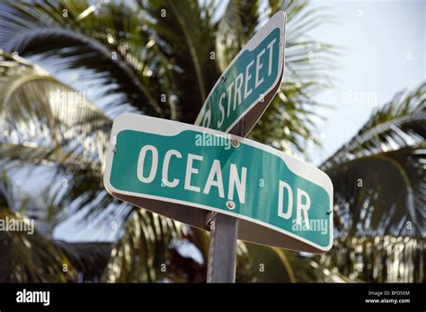 Ocean Drive Street Sign On Miami Beach Usa Stock Photo Alamy