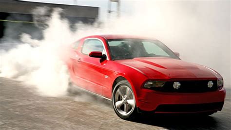 First Smokey Burnout Of The 2010 Ford Mustang