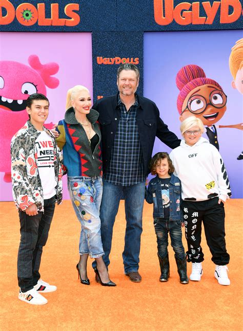 The renowned gwen stefani started off with her brother in a pop band which they had both created and found international fame as the lead vocalist of the ska punk group. How many kids does Gwen Stefani have?