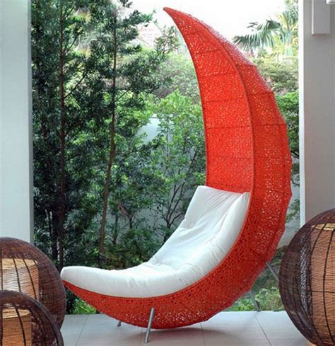 Firstly, choose a chair which is sufficient in broadness. 7 Lounge Chairs - Interior Design Ideas