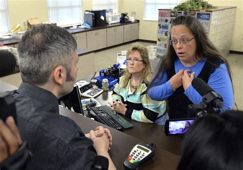 Video Kentucky County Clerk Kim Davis Defies Scotus Continues To Deny Marriage Licenses To