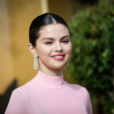 Selena Gomez Pleads With Fans To Register To Vote Everyone Needs To