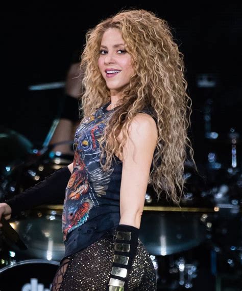 Shakira Makeup Curly Hair Styles Natural Hair Styles Red To Blonde