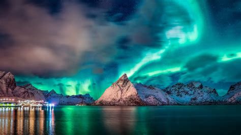 Aurora Borealis And Mountain Hd Wallpapers Wallpaper Cave