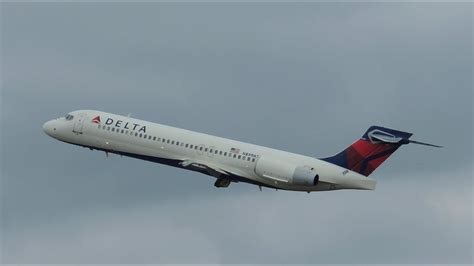 Delta Airlines Boeing 717 200 N899at Takeoff From Pdx Youtube